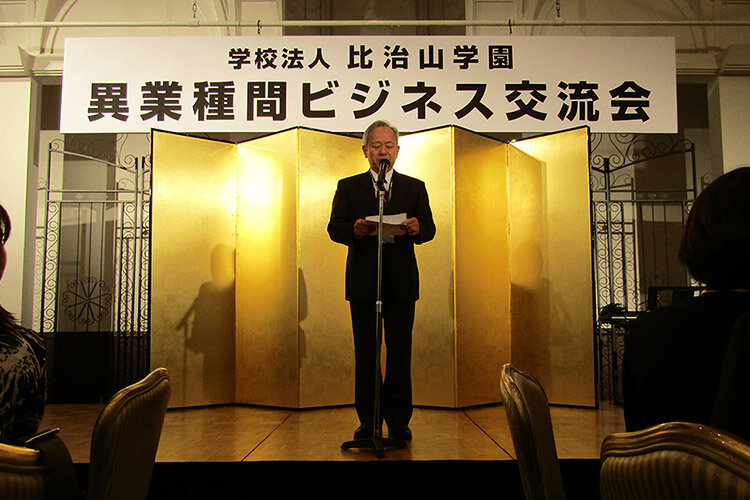 開会挨拶　岡本理事長